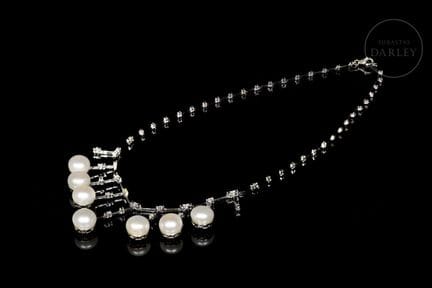 Halskette aus 18 Karat Weißgold mit Perlen und ein