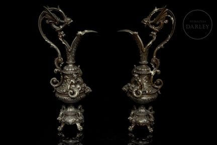 Pareja de aguamaniles decorativos de estilo Neorre