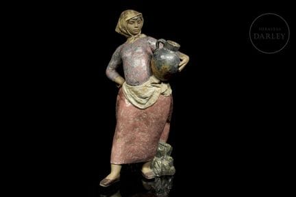 Figur aus polychromem Steingut mit satinierter Obe