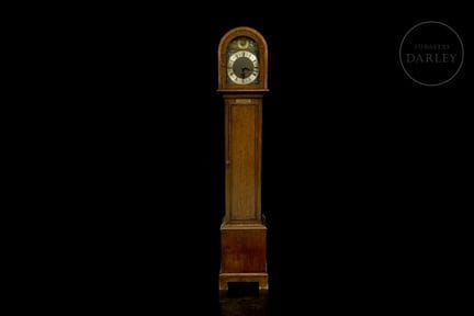 Antike Flur-Standuhr (Standuhr) im klassischen Sti