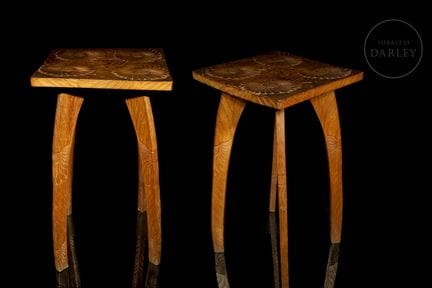 Geschnitztes Holz; viereckige Deckel mit abgeschrä