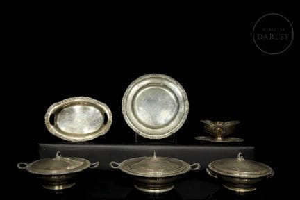 Argento punzonato di legge con decorazioni a modan