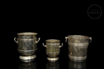 Set aus drei silberfarbenen Metall-Eiskübel mit ke