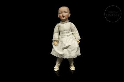Bambola di tipo “character doll” con testa in bisc