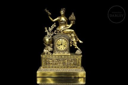 Mit Quecksilber vergoldete Bronze; gekrönt von ein