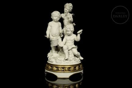 Mattes Biskuitporzellan mit zarten goldenen Detail