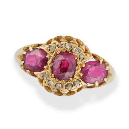NO RESERVE - AN ANTIQUE RUBY AND DIAMOND RING in y