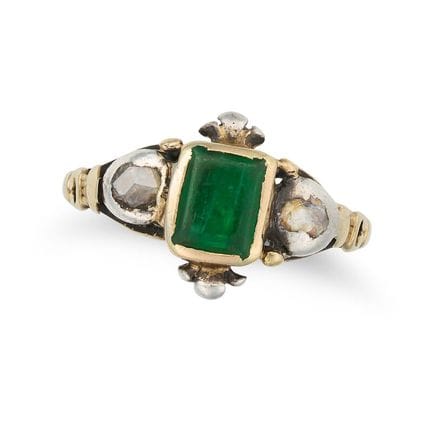 NO RESERVE - AN ANTIQUE SWEDISH EMERALD AND DIAMON