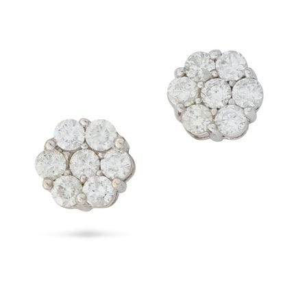 NO RESERVE - A PAIR OF DIAMOND CLUSTER STUD EARRIN