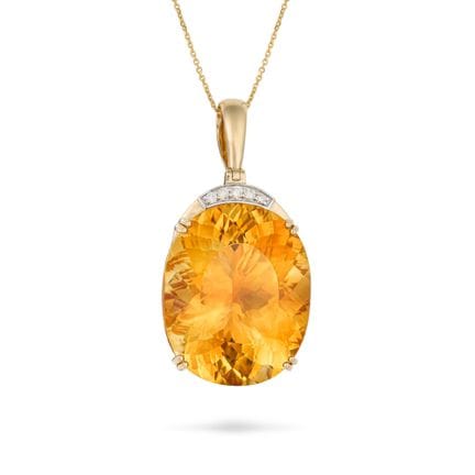 SANS PRIX DE RÉSERVE - UN COLLIER AVEC PENDENTIF E