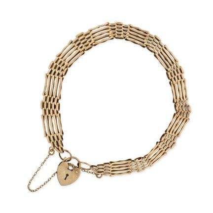 NO RESERVE - A VINTAGE GOLD HEART PADLOCK BRACELET