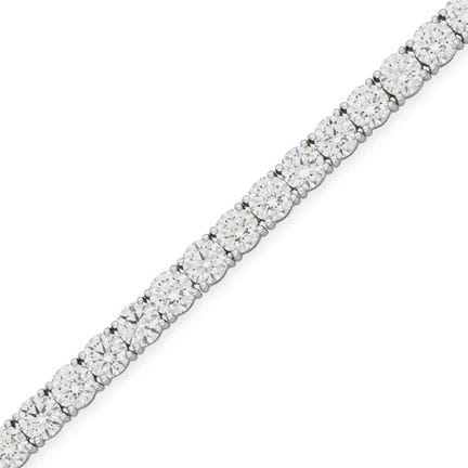 NO RESERVE - A FINE DIAMOND LINE BRACELET in 18ct 