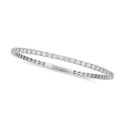 NO RESERVE - A DIAMOND BRACELET comprising a row o