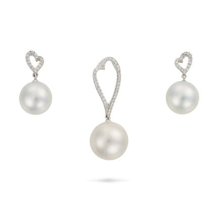 NO RESERVE - A PAIR OF PEARL AND DIAMOND EARRINGS 