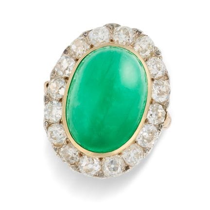 NO RESERVE - A VINTAGE EMERALD AND DIAMOND CLUSTER