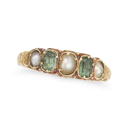 SANS PRIX DE DÉPART - UNE BAGUE ANTIQUE EN ÉMERAUD