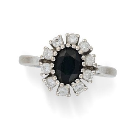 Ein Vintage-Saphir- und Diamantring, 1971, aus 18 