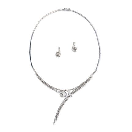 EIN SET AUS DIAMANT-HALSKETTE UND OHRRINGEN: Die H