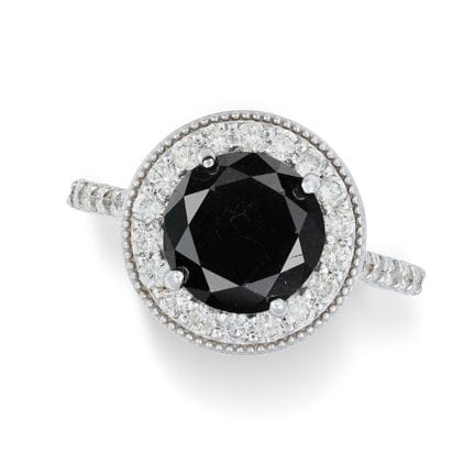 Ein BLACK DIAMOND HALO-RING, besetzt mit einem sch