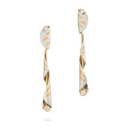 EIN PAAR „DAY TO NIGHT“-DIAMANT-OHRRINGE, jeweils 