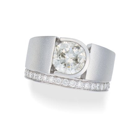 Ein DIAMANT-FINGERRING, besetzt mit einem runden D