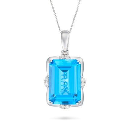 EINE HALSKETTE MIT EINEM ANHÄNGER AUS BLAUEM TOPAZ