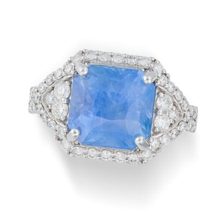 EIN UNBEHANDELTER 6,43-KARAT-SAPHIR- UND DIAMANT-R