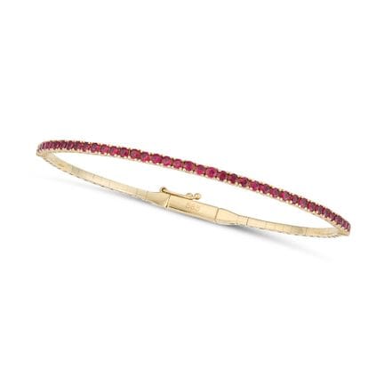 Ein RUBIN-ARMBAND, besetzt mit einer Reihe rundges