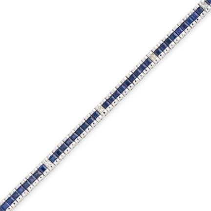 Ein DIAMANT- UND SAPHIR-ARMBAND aus 18 Karat Weißg