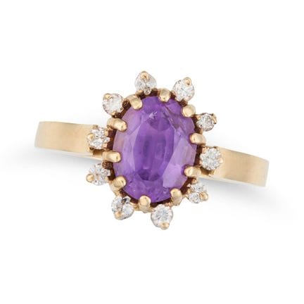 EIN AMETHYST- UND DIAMANT-RING, besetzt mit einem 