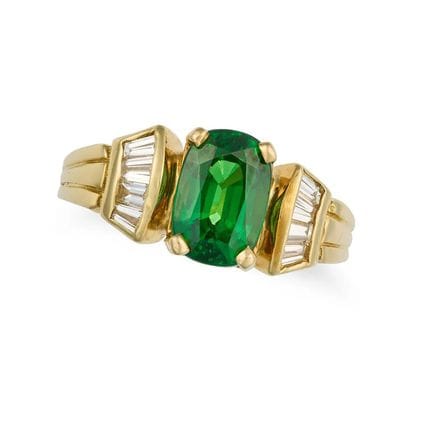Ein Tsavorit-Granat- und Diamant-Ring, besetzt mit