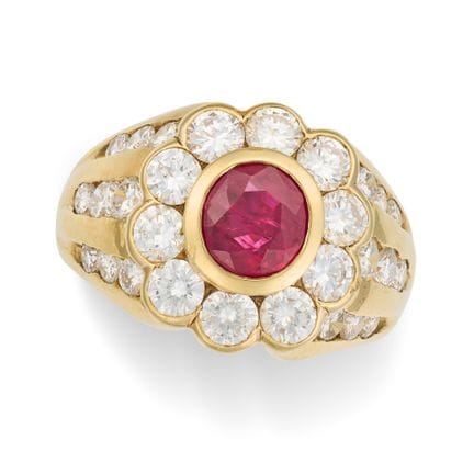 EIN ITALIENISCHER RUBIN- UND DIAMANT-CLUSTER-RING 