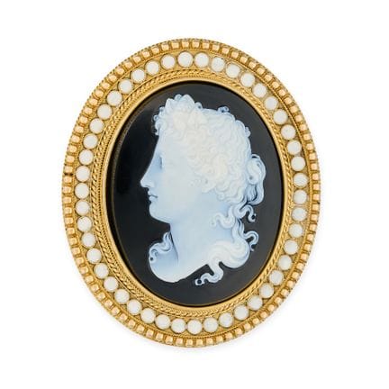BROCHE ANTIQUE EN CAMÉO D'AGATE STRATIFIÉE ET ÉMAI