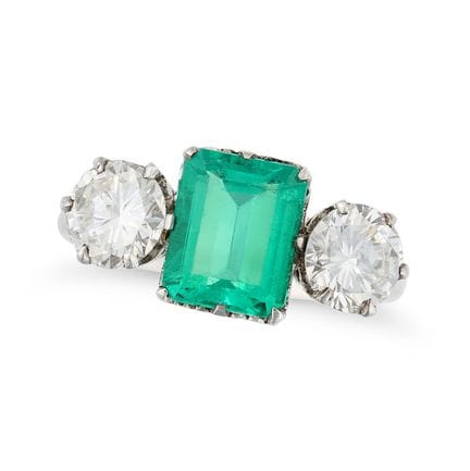 BAGUE COLOMBIENNE À TROIS PIERRES, composées d’une