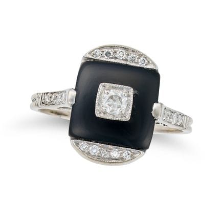 BAGUE DE SOIÉ VINTAGE EN ONYX ET DIAMANTS, composé