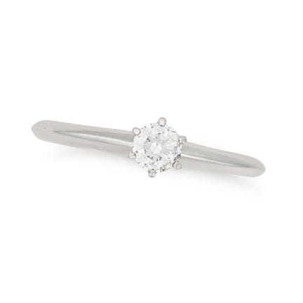 蒂芙尼（TIFFANY &amp; CO.），一枚单钻戒指，镶嵌一颗0.26克拉的圆形明亮式切割钻石
