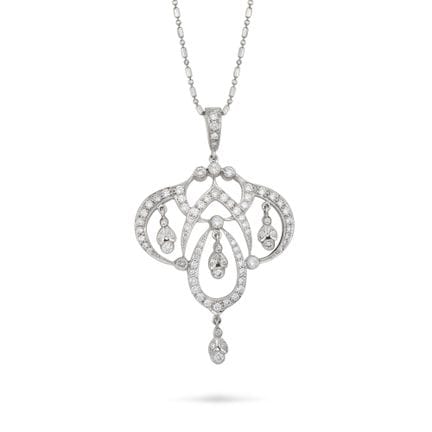 UN MAGNIFIQUE COLLIER AVEC PENDENTIF EN DIAMANTS e
