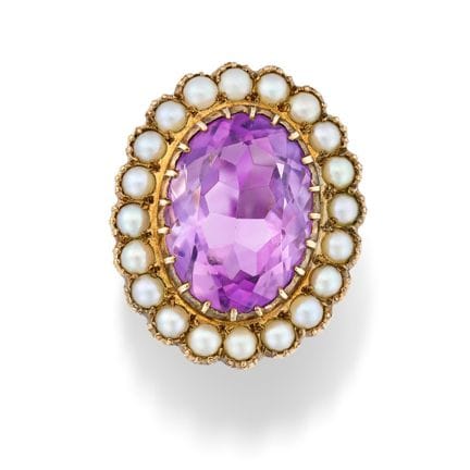 BAGUE EN AMÉTHYSTE ET PERLES en or jaune 9 carats,
