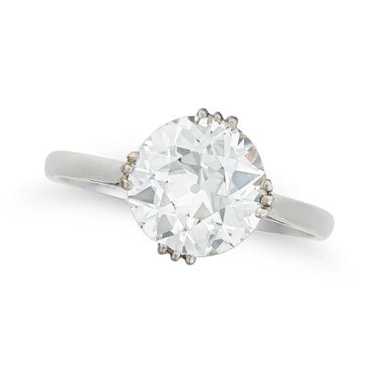 UNE BAGUE SOLITAIRE VINTAGE DE 2,23 CARATS, sertie
