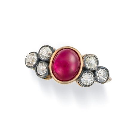 BAGUE DE SOIRÉE EN RUBIS ET DIAMANTS, sertie d'un 