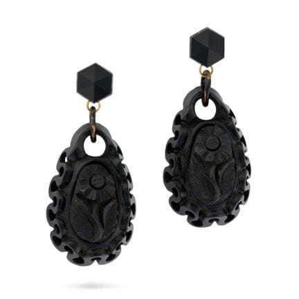 UNE PAIRE DE BOUCLES D'OREILLES VICTORIENNES ANCIE