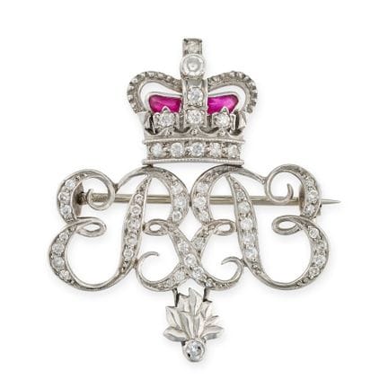 Une broche vintage « Grenadiers de la Garde » en d