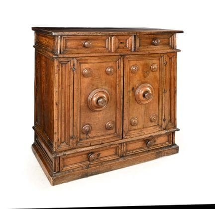 Sideboard aus Walnussholz, Norditalien, 17. Jahrhu