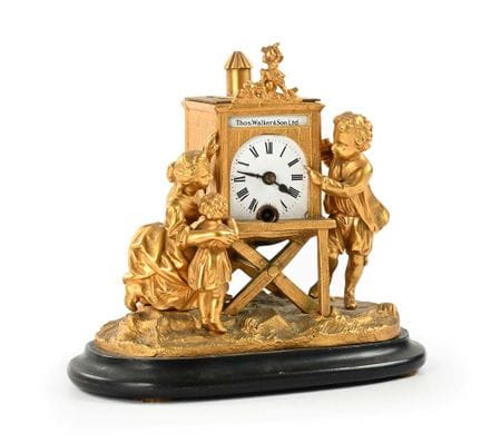 Vergoldete Bronzependeluhr mit Figuren, Frankreich