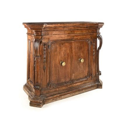 Sideboard aus Walnussholz, Mittelitalien, 17. Jahr