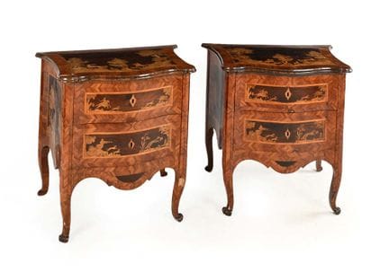 Paar kleiner, geformter Kommoden, furniert mit ver