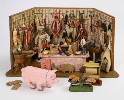 Kaufmannsladen als Fleischerei.  
 

 
  
 

 Holz