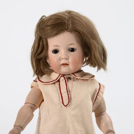 Charaktermädchen mit Toddlerkörper. Baehr & Proesc