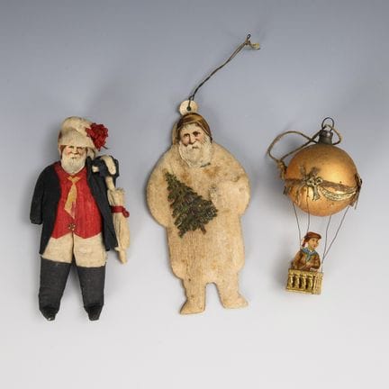 3 Teile alter Christbaumschmuck.  
 

 Um 1900. 
 