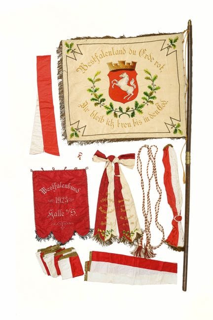 Lot « Studentika » – textiles brodés de l'associat